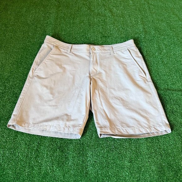 Under Armour Classic Fit Flat Front Light Grey 10" Golf Chino Shorts Size 38 - Picture 1 of 12